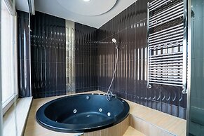 GREROS TOLEDO H. by Clapa Group dislocated hospitality