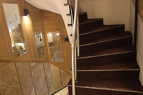 GROSS HOTEL
