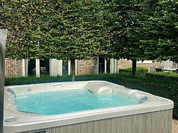 Group Accommodation in Borgloon Hof Van Kalenberg