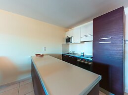 Bright Apartment With Marina Access