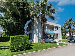 Bright Apartment With Marina Access