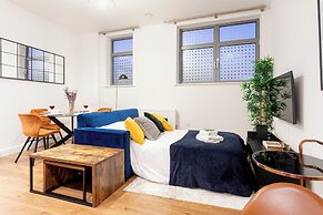 Modern 2- Bedroom Apartment in Central Redhill!