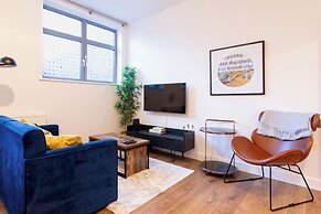 Modern 2- Bedroom Apartment in Central Redhill!