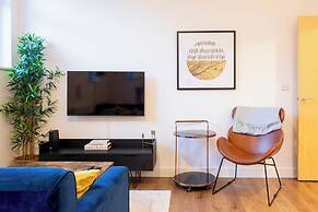 Modern 2- Bedroom Apartment in Central Redhill!