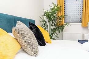 Modern 2- Bedroom Apartment in Central Redhill!