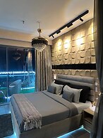41 Floor River View - TheRoomeraStay