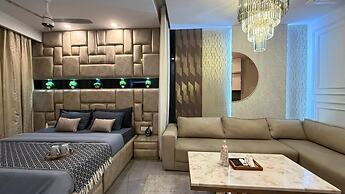 41 Floor River View - TheRoomeraStay