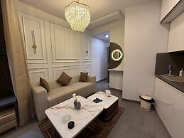 41 Floor River View - TheRoomeraStay