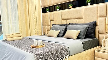 41 Floor River View - TheRoomeraStay