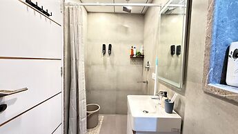 41 Floor River View - TheRoomeraStay