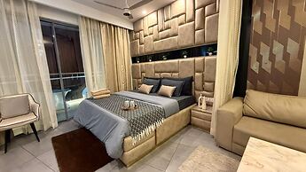 41 Floor River View - TheRoomeraStay