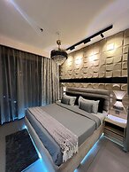 41 Floor River View - TheRoomeraStay