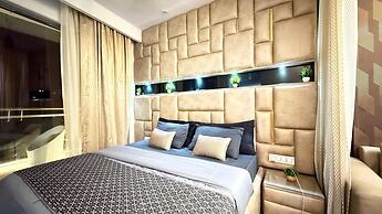 41 Floor River View - TheRoomeraStay