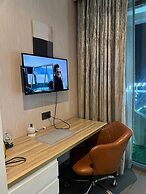 41 Floor River View - TheRoomeraStay