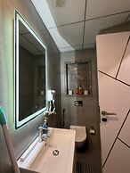 41 Floor River View - TheRoomeraStay