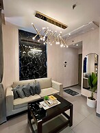 41 Floor River View - TheRoomeraStay