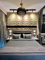 41 Floor River View - TheRoomeraStay