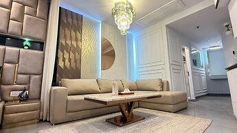 41 Floor River View - TheRoomeraStay