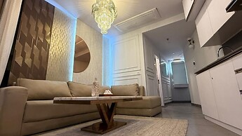 41 Floor River View - TheRoomeraStay