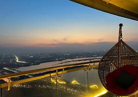 41 Floor River View - TheRoomeraStay