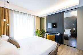 MH SUITES PLEBISCITO