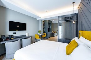 MH SUITES PLEBISCITO