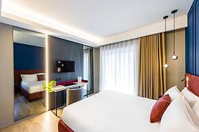 MH SUITES PLEBISCITO
