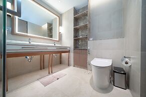 Angsana Lakeside Luxury 2Br Jazuzzi Suite