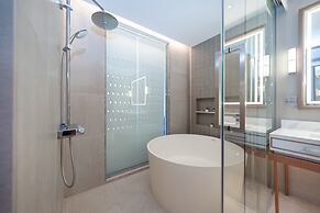 Angsana Lakeside Luxury 2Br Jazuzzi Suite