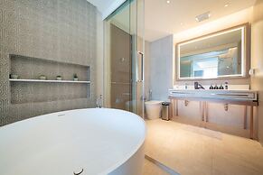 Angsana Lakeside Luxury 2Br Jazuzzi Suite