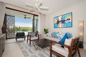 Angsana Lakeside Luxury 2Br Jazuzzi Suite