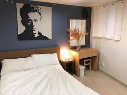 Chris Hostel
