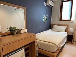 Chris Hostel
