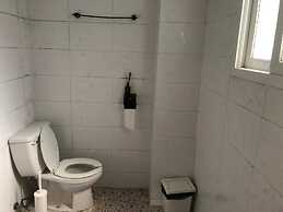 Chris Hostel