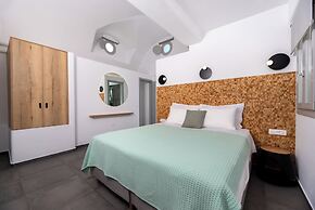 MODERN DOME HOMES OF SANTORINI