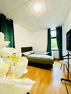 Spacious 2BR Apt For 9 Near Liesing