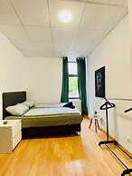 Spacious 2BR Apt For 9 Near Liesing