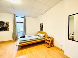 Spacious 2BR Apt For 9 Near Liesing