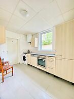 Spacious 2BR Apt For 9 Near Liesing