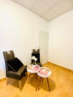 Spacious 2BR Apt For 9 Near Liesing