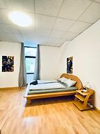 Spacious 2BR Apt For 9 Near Liesing