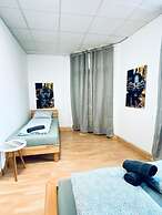 Spacious 2BR Apt For 9 Near Liesing