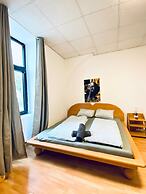 Spacious 2BR Apt For 9 Near Liesing