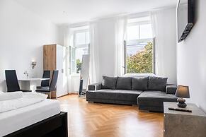 Spacious 7BR Apartment Hauptbahnhof