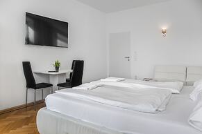 Spacious 7BR Apartment Hauptbahnhof