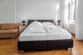 Spacious 7BR Apartment Hauptbahnhof