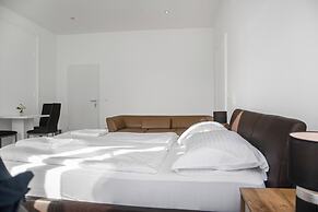 Spacious 7BR Apartment Hauptbahnhof