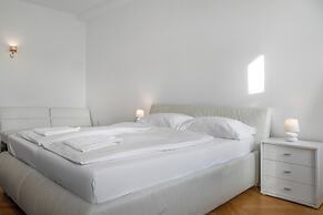 Spacious 7BR Apartment Hauptbahnhof