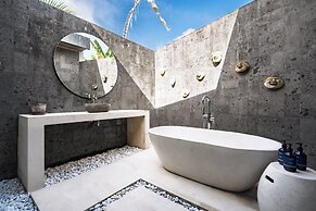 Villa Lembah Giri by GORO