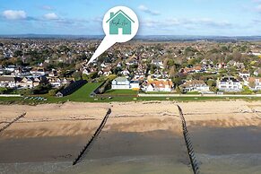 Spacious Coastal Family Home Sleeps 8